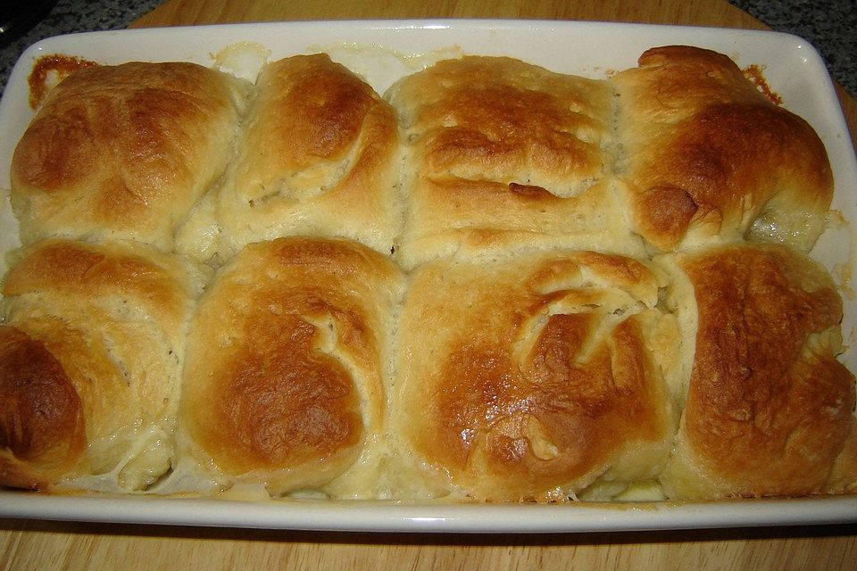 Dampfnudeln (in Milch karamellisiert)