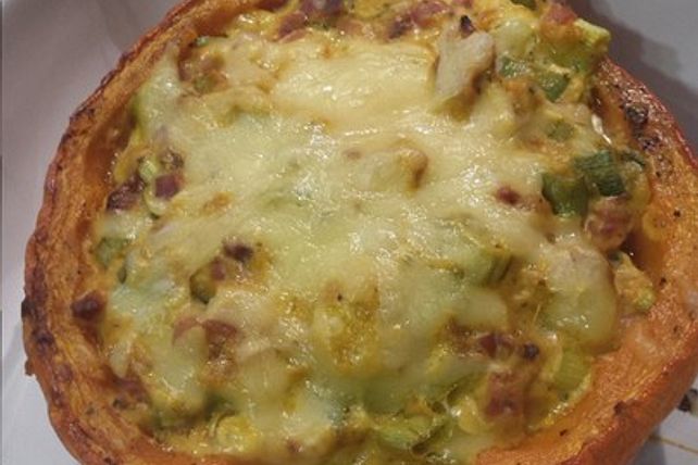 Gefüllter Butternut-Kürbis mit Kräuterkäse aus dem Ofen von minimini81 ...