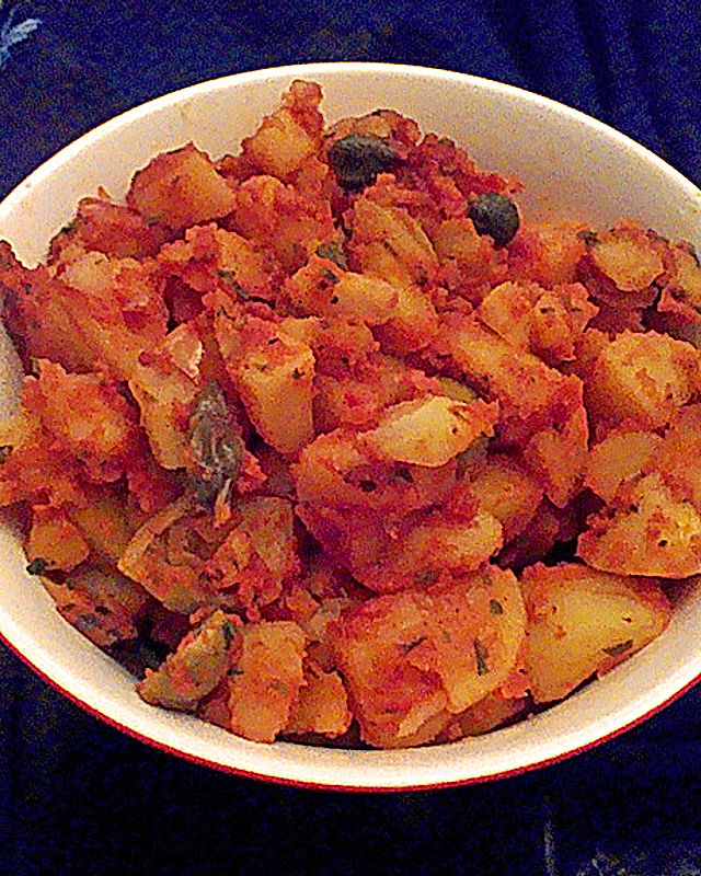Türkischer Kartoffelsalat mit Tomaten-Salça
