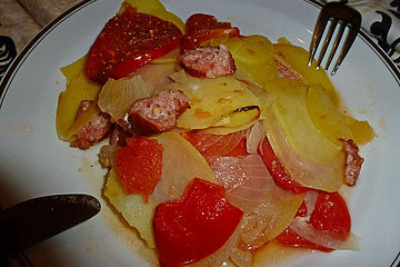 Tomatenauflauf mit Mettwürstchen