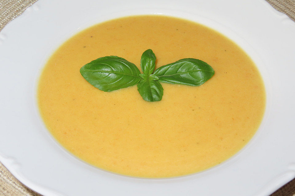 Möhren-Apfel-Cremesuppe