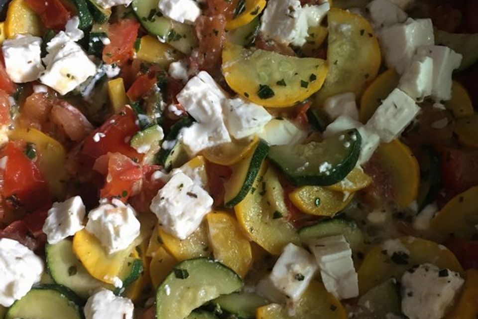 Tomaten-Zucchini-Pfanne mit Feta