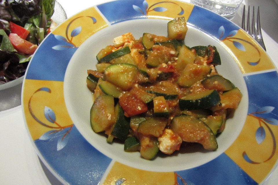 Tomaten-Zucchini-Pfanne mit Feta