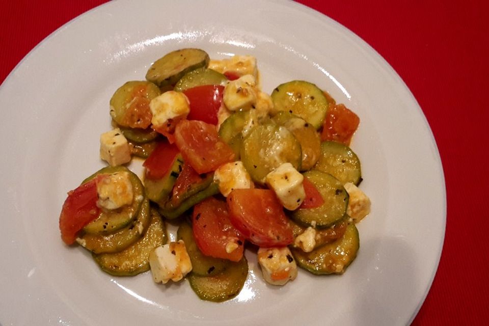 Tomaten-Zucchini-Pfanne mit Feta