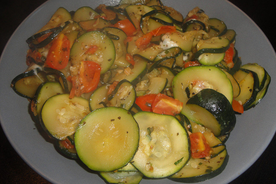 Tomaten-Zucchini-Pfanne mit Feta