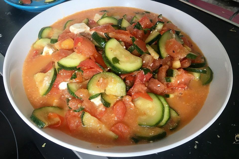 Tomaten-Zucchini-Pfanne mit Feta