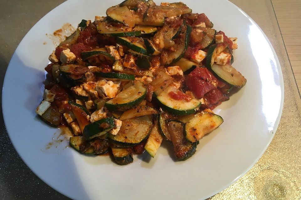 Tomaten-Zucchini-Pfanne mit Feta