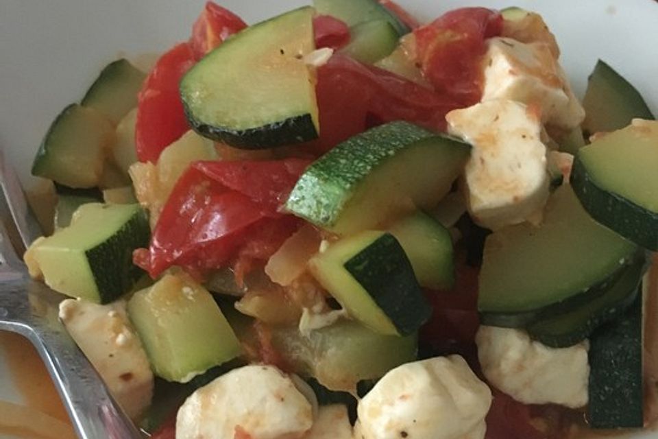 Tomaten-Zucchini-Pfanne mit Feta