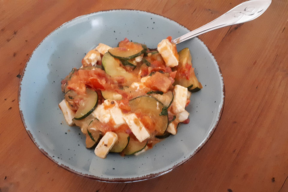 Tomaten-Zucchini-Pfanne mit Feta