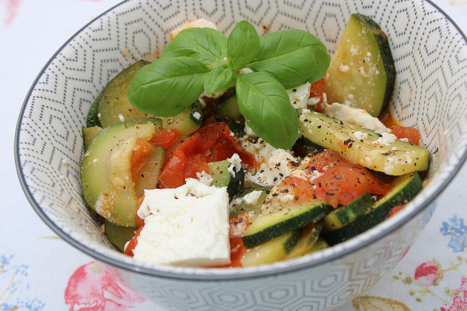 Tomaten-Zucchini-Pfanne mit Feta