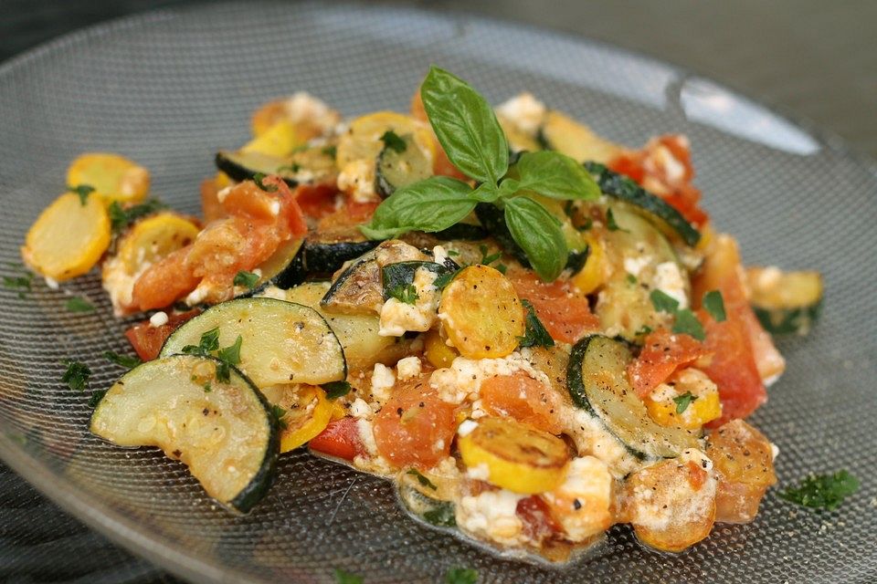 Tomaten-Zucchini-Pfanne mit Feta