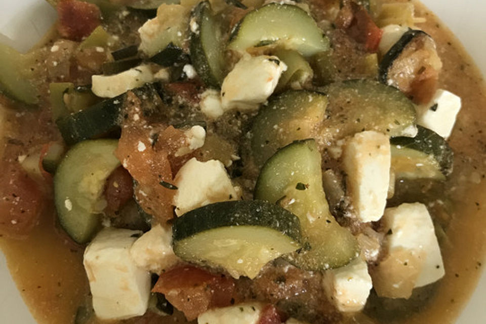 Tomaten-Zucchini-Pfanne mit Feta