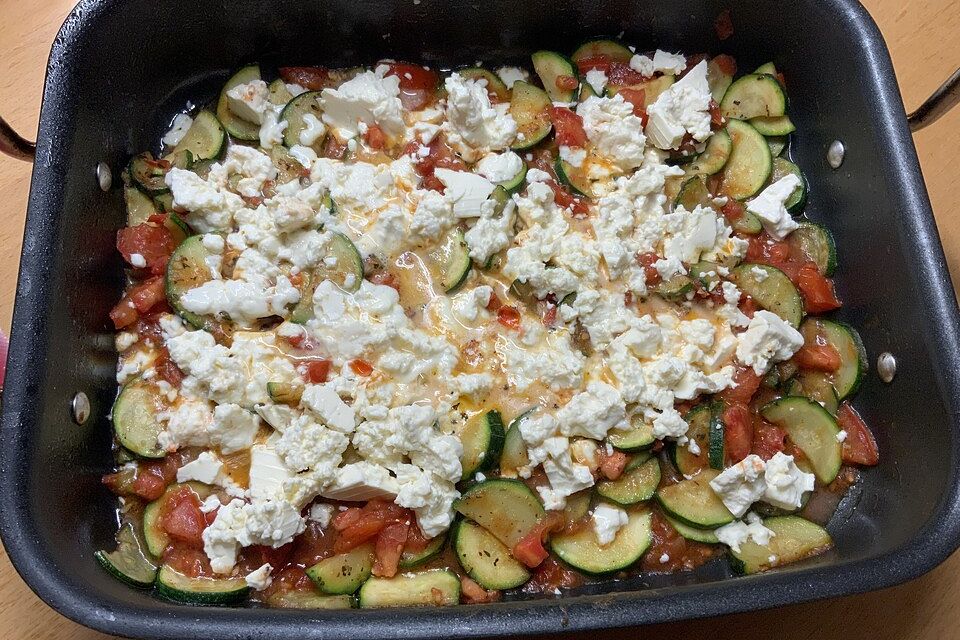 Tomaten-Zucchini-Pfanne mit Feta