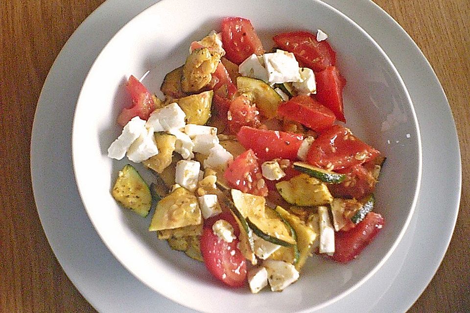 Tomaten-Zucchini-Pfanne mit Feta