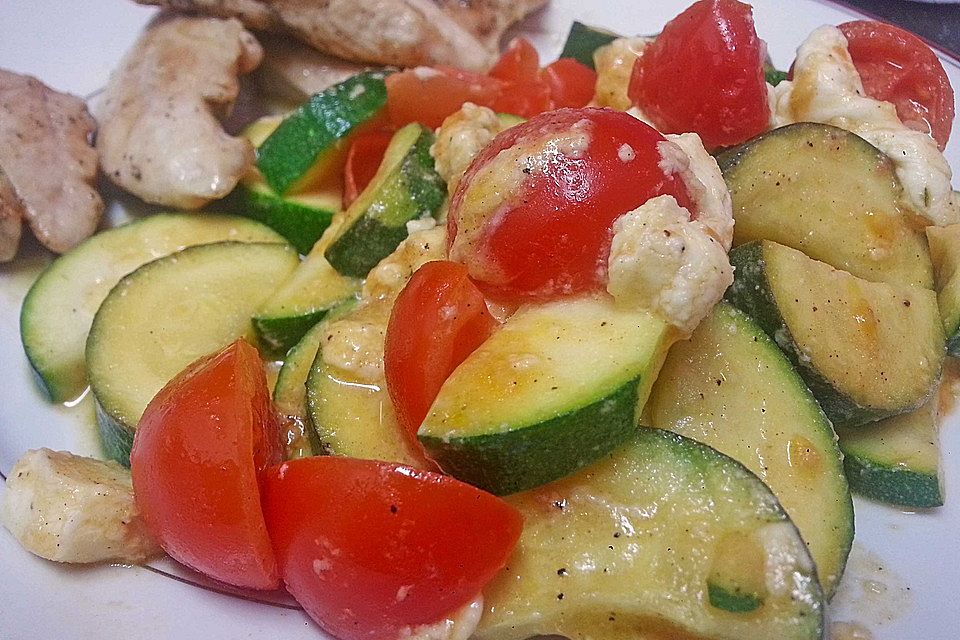 Tomaten-Zucchini-Pfanne mit Feta