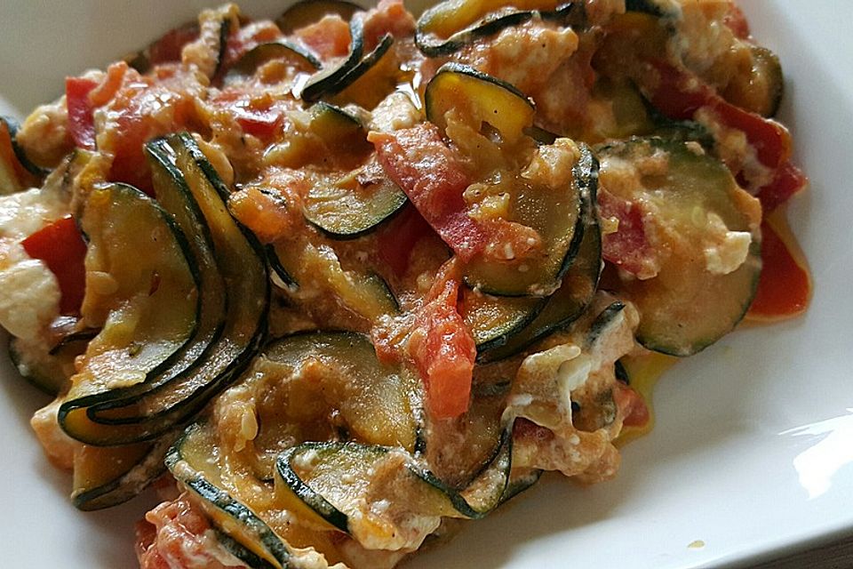 Tomaten-Zucchini-Pfanne mit Feta