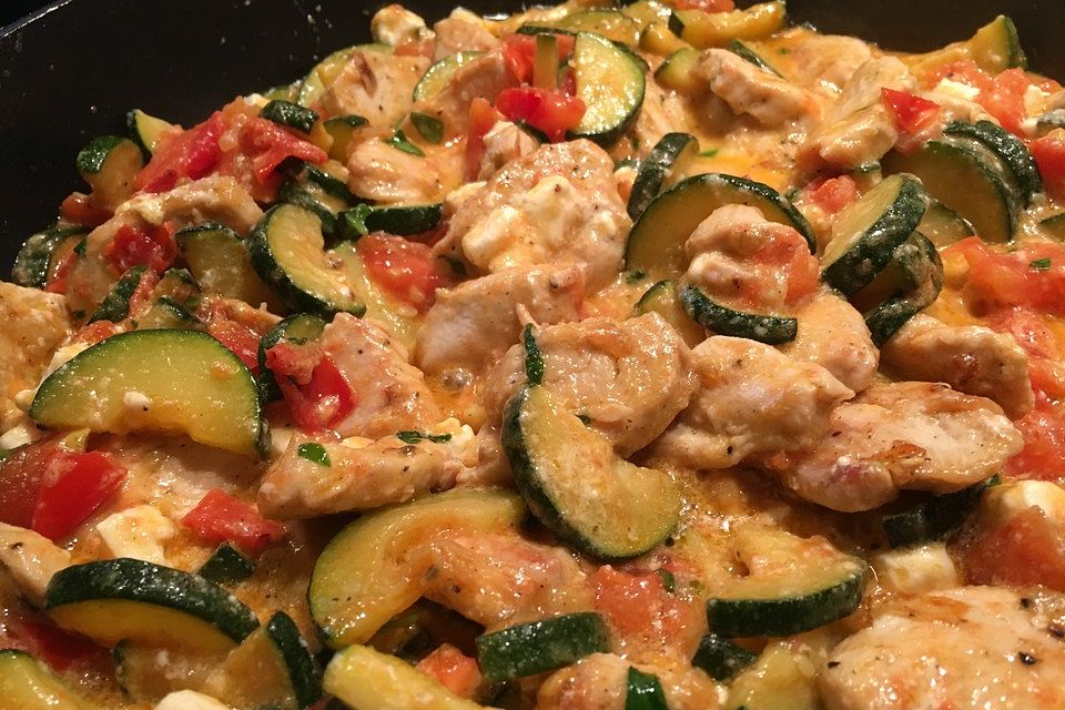 Tomaten-Zucchini-Pfanne mit Feta