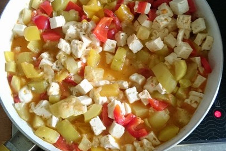 Tomaten-Zucchini-Pfanne mit Feta