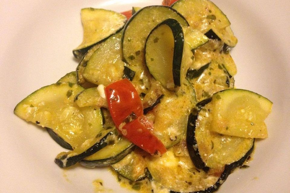 Tomaten-Zucchini-Pfanne mit Feta