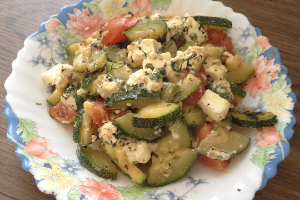 Tomaten-Zucchini-Pfanne mit Feta