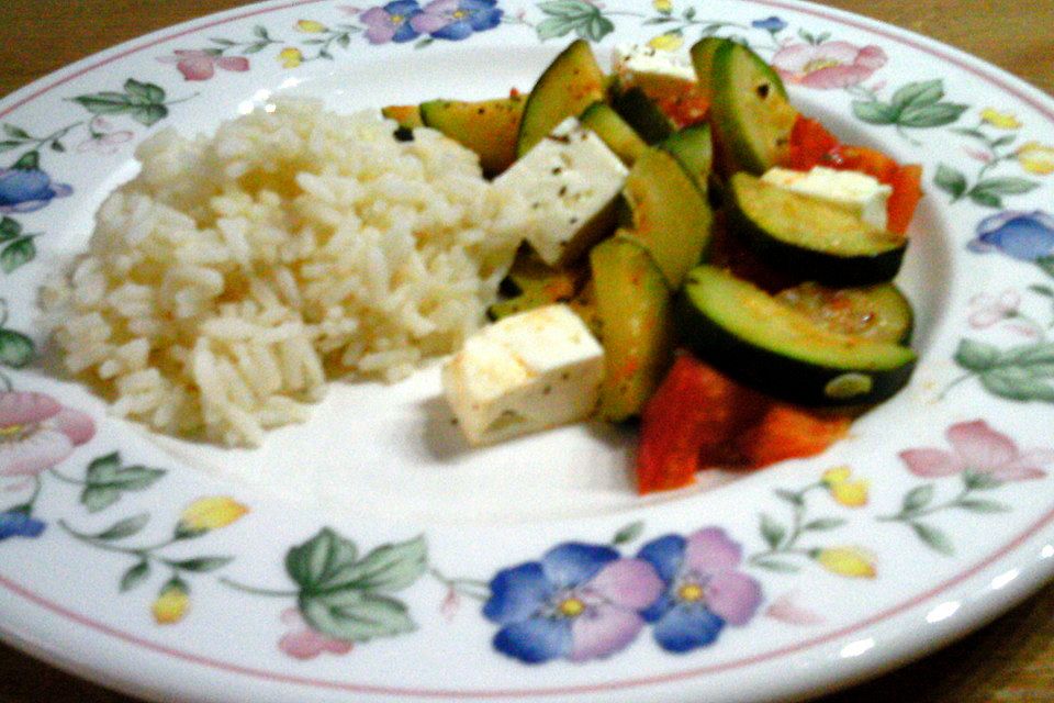 Tomaten-Zucchini-Pfanne mit Feta