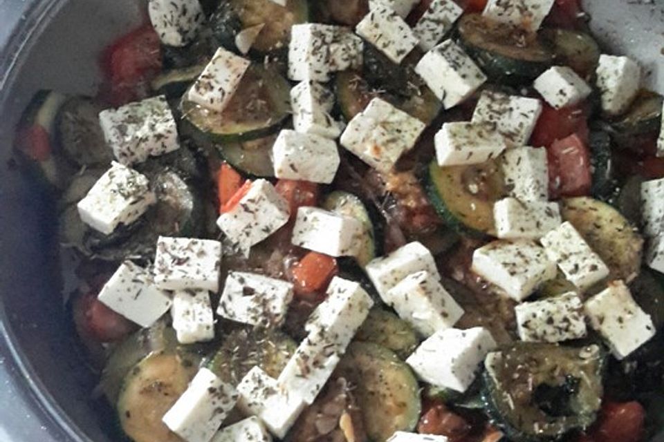 Tomaten-Zucchini-Pfanne mit Feta