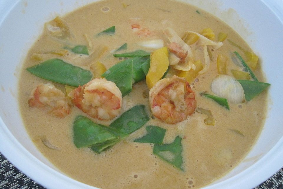 Asiatische Garnelen-Kokosmilch-Möhrensuppe