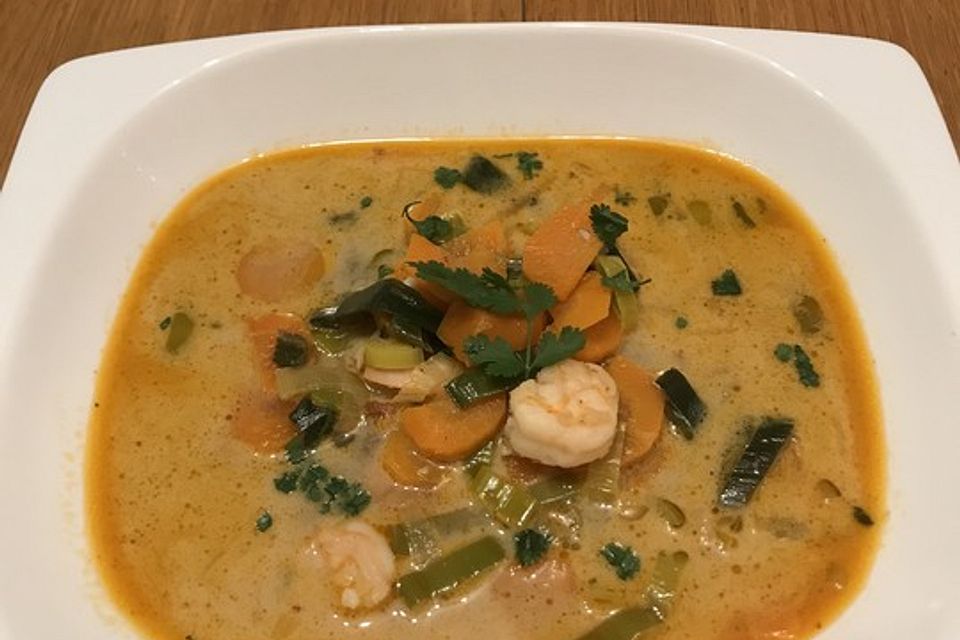 Asiatische Garnelen-Kokosmilch-Möhrensuppe