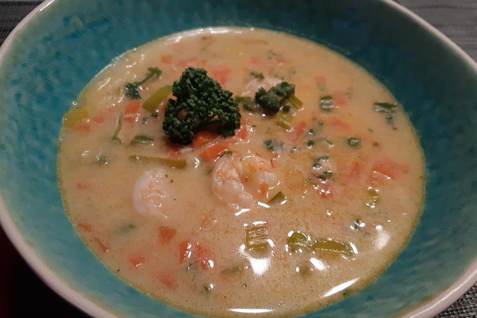 Asiatische Garnelen-Kokosmilch-Möhrensuppe