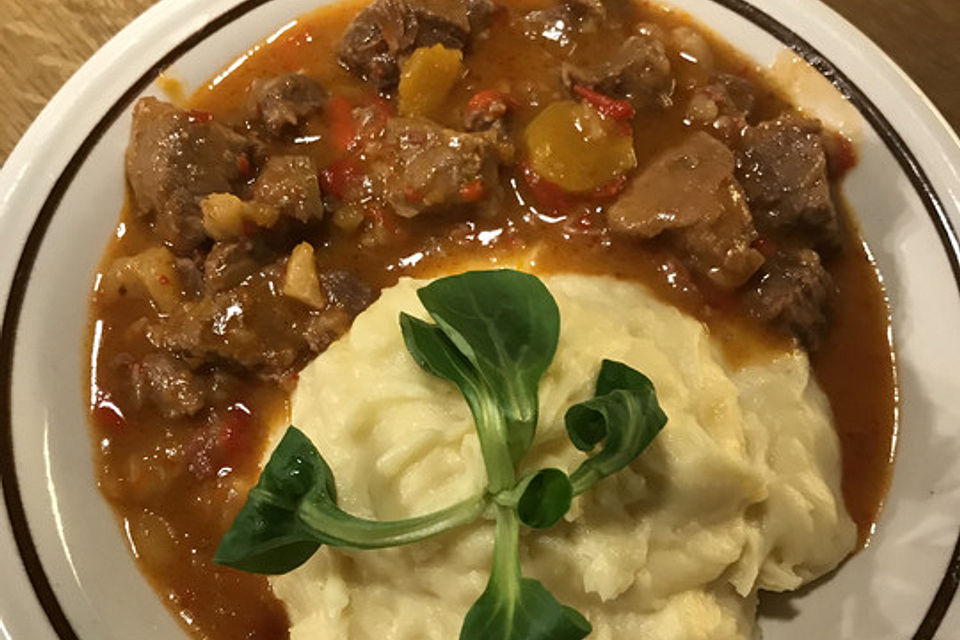 Gemischtes Gulasch im Schnellkochtopf Gemischtes Gulasch im Schnellkochtopf