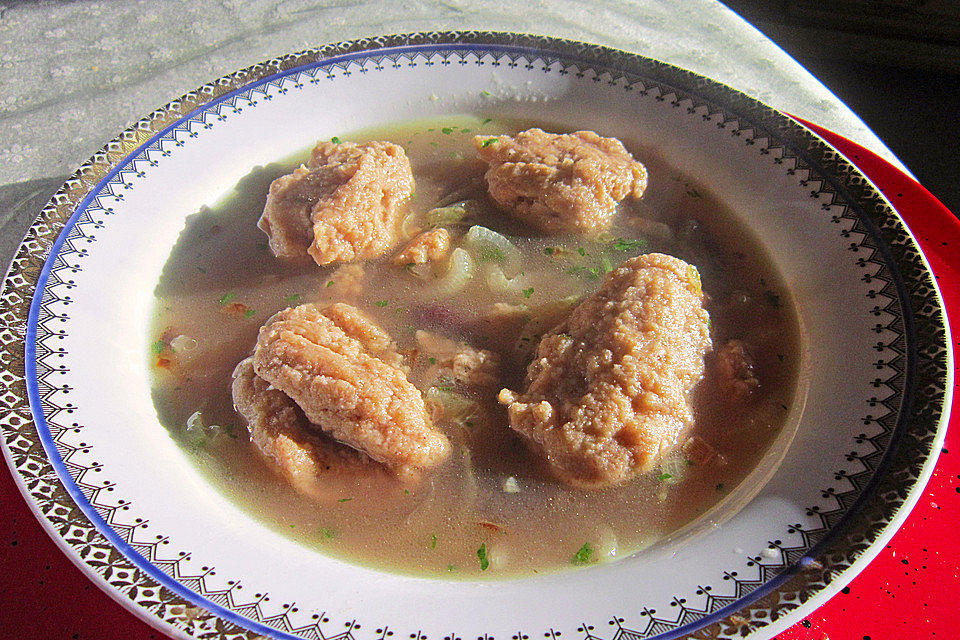 Schnelle Bohnensuppe mit Mehlspatzen