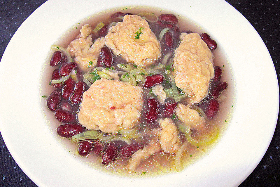 Schnelle Bohnensuppe mit Mehlspatzen