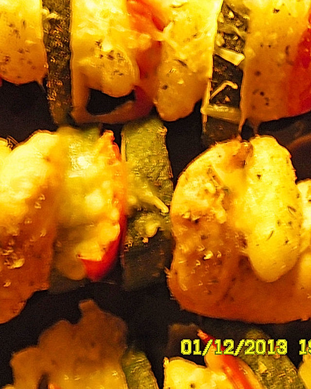 Überbackene Hähnchenfiletspieße mit Gnocchi, Zucchini, Paprika
