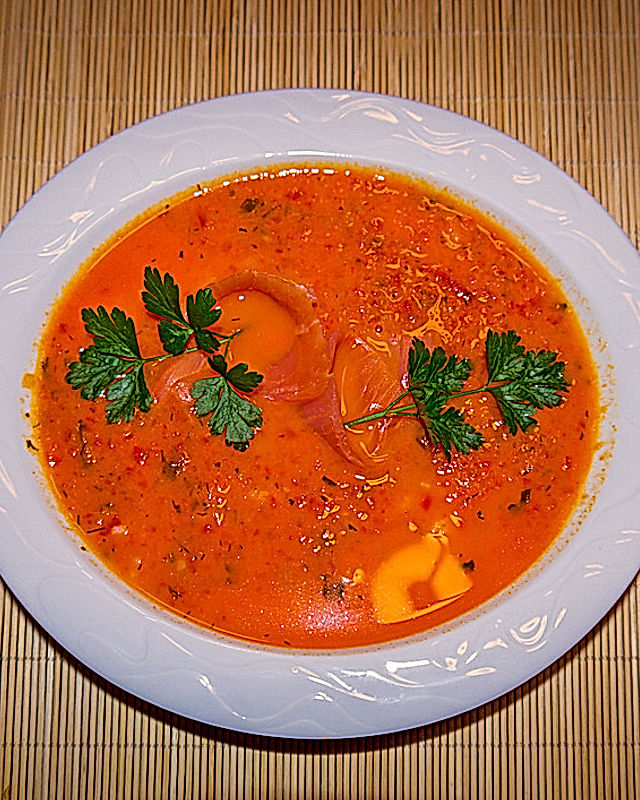 Paprika-Reis-Suppe mit geräuchertem Lachs