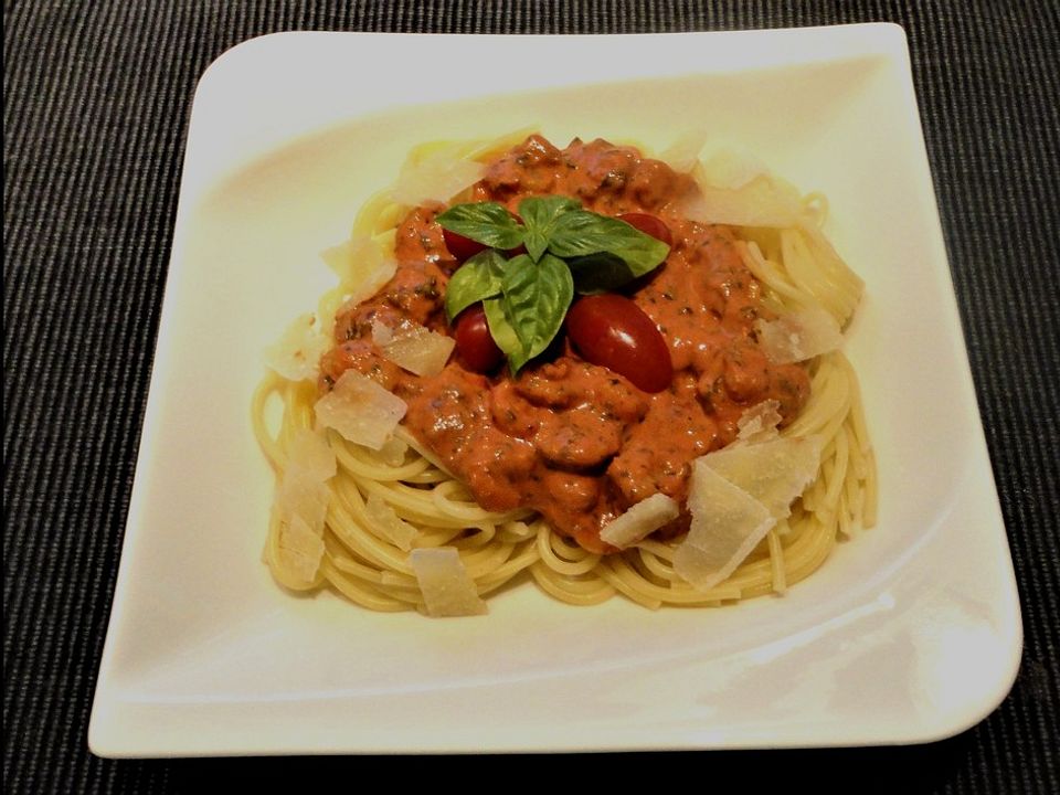 Spaghetti mit Krabben an einer Tomaten-Sahne-Knoblauch Sauce von ...