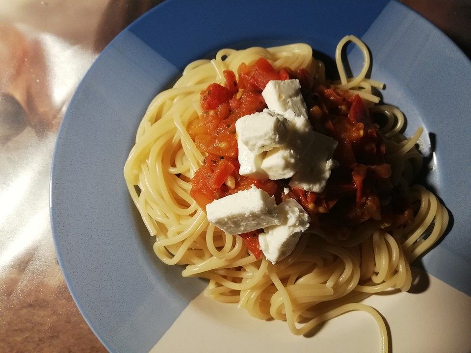Pastagericht mit Tomaten, Basilikum und Feta von CookiesDosenöffner ...