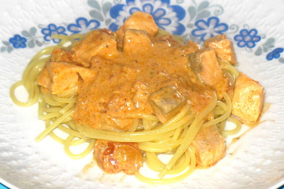 Spaghetti mit Lachs-Sahne-Soße