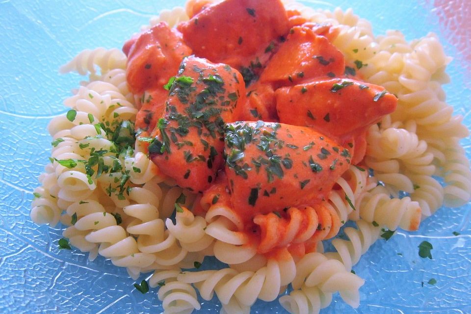 Spaghetti mit Lachs-Sahne-Soße