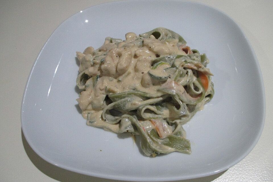 Hähnchen mit Tagliatelle in Weißweinsauce