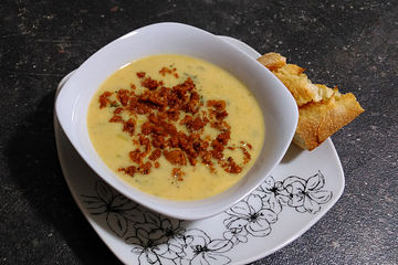 Käse-Lauch-Suppe mit Soja-Hack