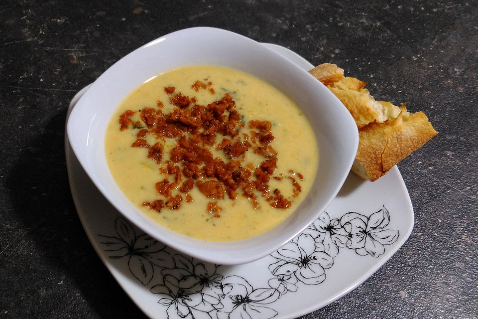 Käse-Lauch-Suppe mit Soja-Hack