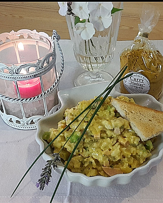 Bunter Curry-Reis-Salat
