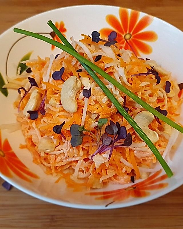 Kohlrabi-Karotten-Erdnuss-Salat
