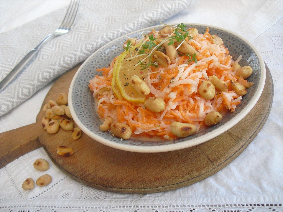 Kohlrabi-Karotten-Erdnuss-Salat von Kunnerla| Chefkoch