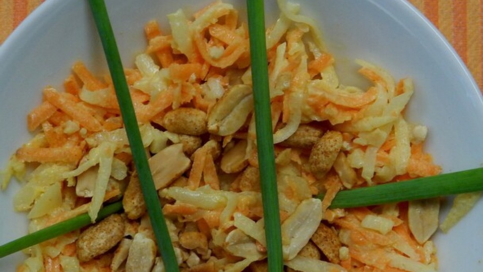 Kohlrabi-Karotten-Erdnuss-Salat von Kunnerla