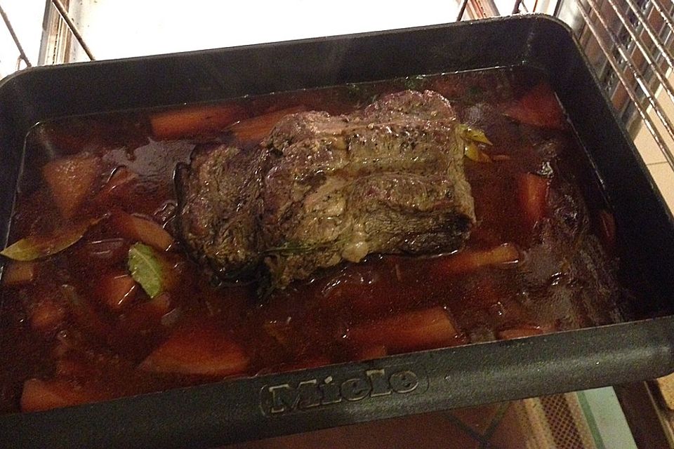 Rinderschmorbraten an Glühweinsoße Rinderschmorbraten an Glühweinsoße
