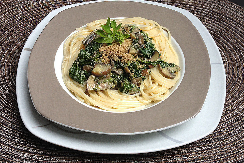 Spaghetti mit Spinat und Champignons