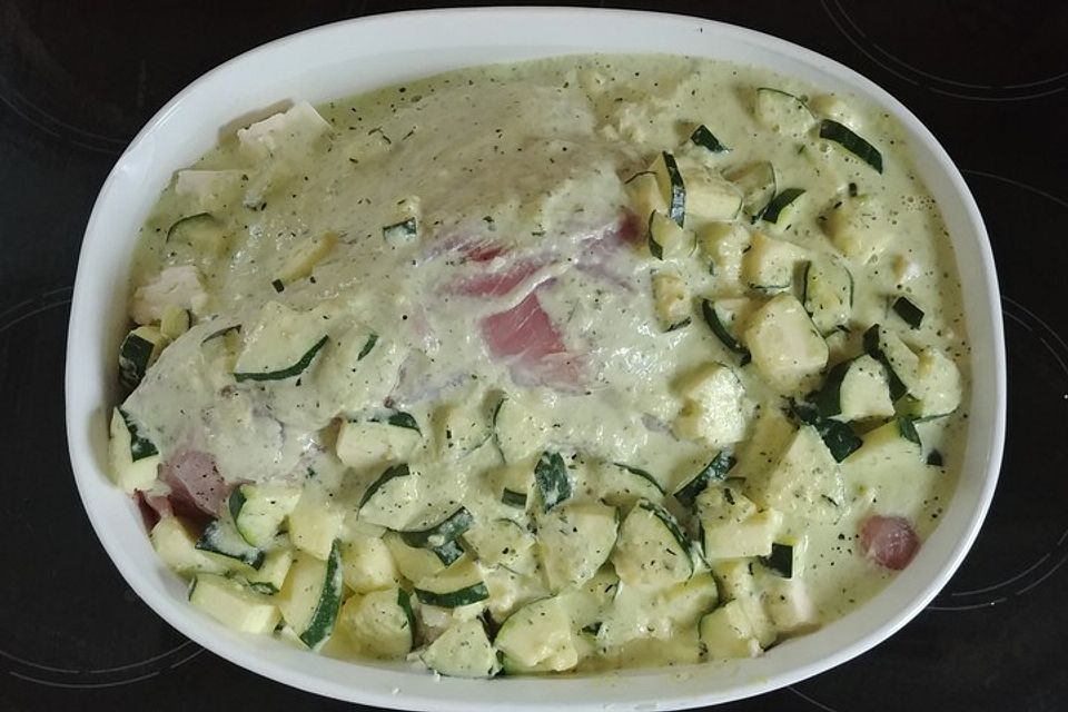 Gefüllte Puterbrust mit Zucchini-Feta-Sauce