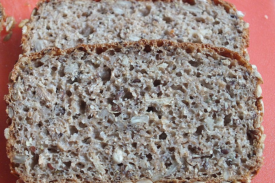 Kerniges Frühlingsbrot mit Sauerteig