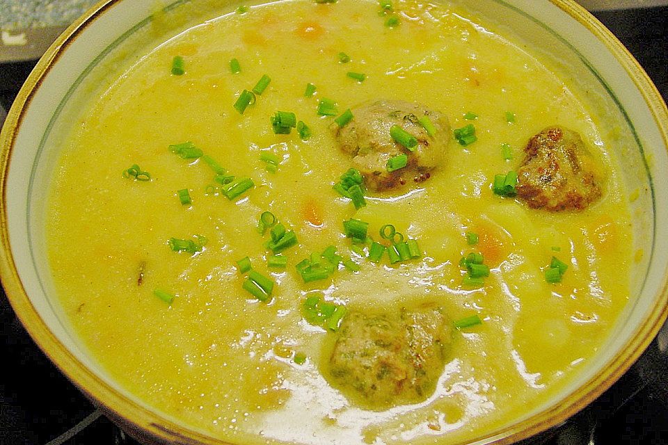 Kohlrabicremesuppe mit Fleischklößchen